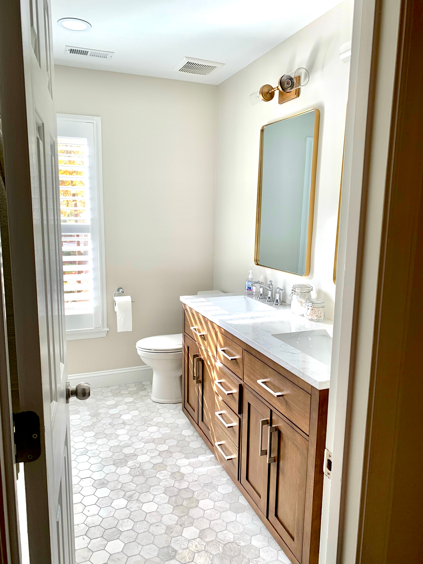 Walnut &amp; Hex Stone Bath