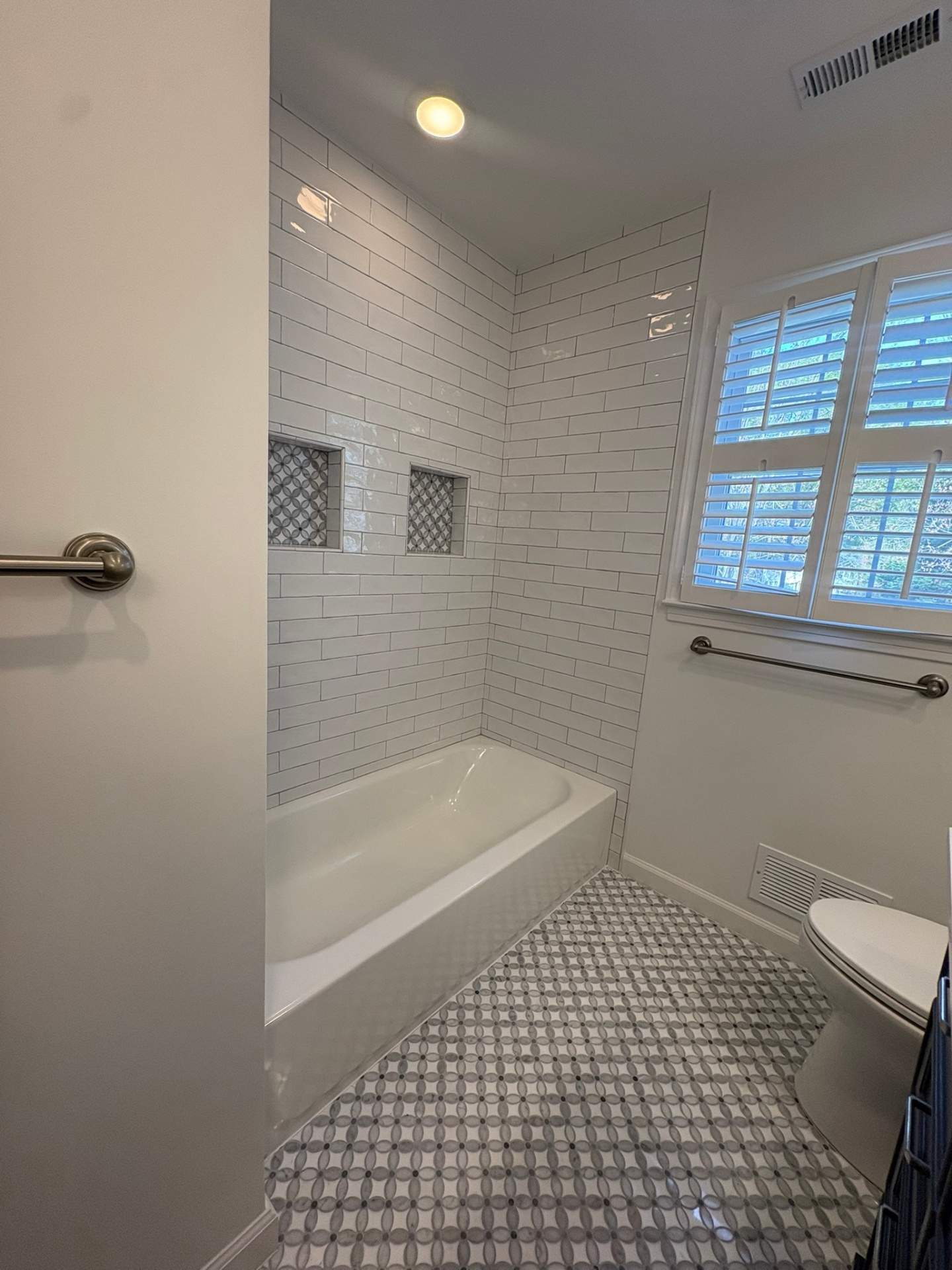 Subway Tub &amp; Patterned Floor